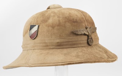 Lot 78 - Kriegsmarine. A WWII German pith helmet of the North Afrika Corps