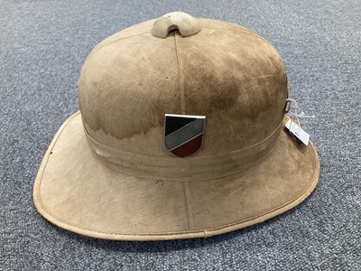 Lot 78 - Kriegsmarine. A WWII German pith helmet of the North Afrika Corps