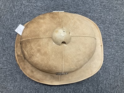 Lot 78 - Kriegsmarine. A WWII German pith helmet of the North Afrika Corps