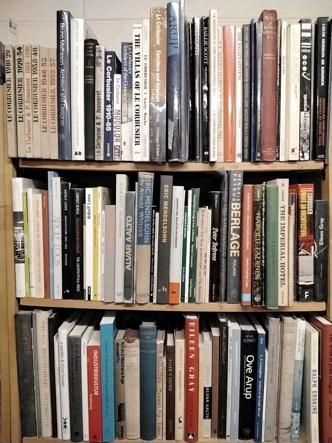 Lot 465 - Architecture. A collection of architecture reference