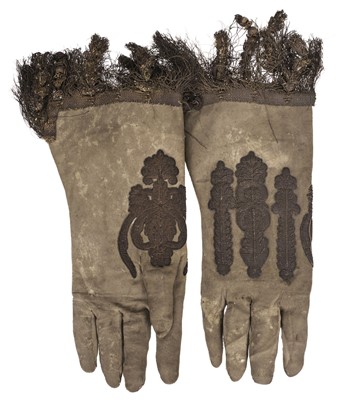 Lot 324 - Clothing. A pair of ceremonial gloves believed to belong to the King's Champion, before 1728