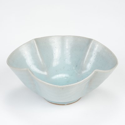 Lot 434 - Walford (James, 1913-2003). A stoneware bowl