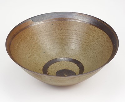 Lot 392 - Hanssen Pigott (Gwyn, 1935-2013). A large salt glazed earthenware flaring bowl