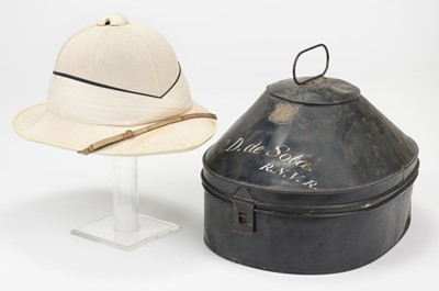 Lot 94 - Pith Helmet. A WWII pith helmet belonging to Lieutenant R.D. de Sola