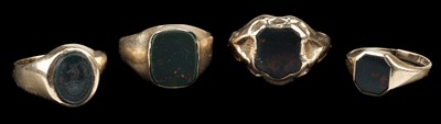 Lot 530 - Rings. A 9ct gold seal ring, inset with a bloodstone intaglio and others