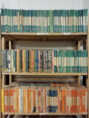 Lot 435 - Penguin Paperbacks. A large collection of classic & modern Penguin paperbacks, approximately 550 volumes