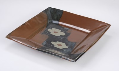 Lot 393 - Frith (David, 1943-). A large square stoneware footed dish for Brookhouse Pottery