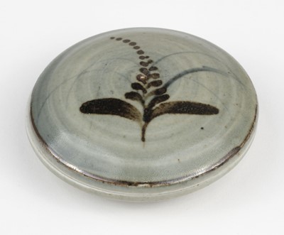 Lot 399 - Leach (David, 1911-2005). A porcelain lidded box