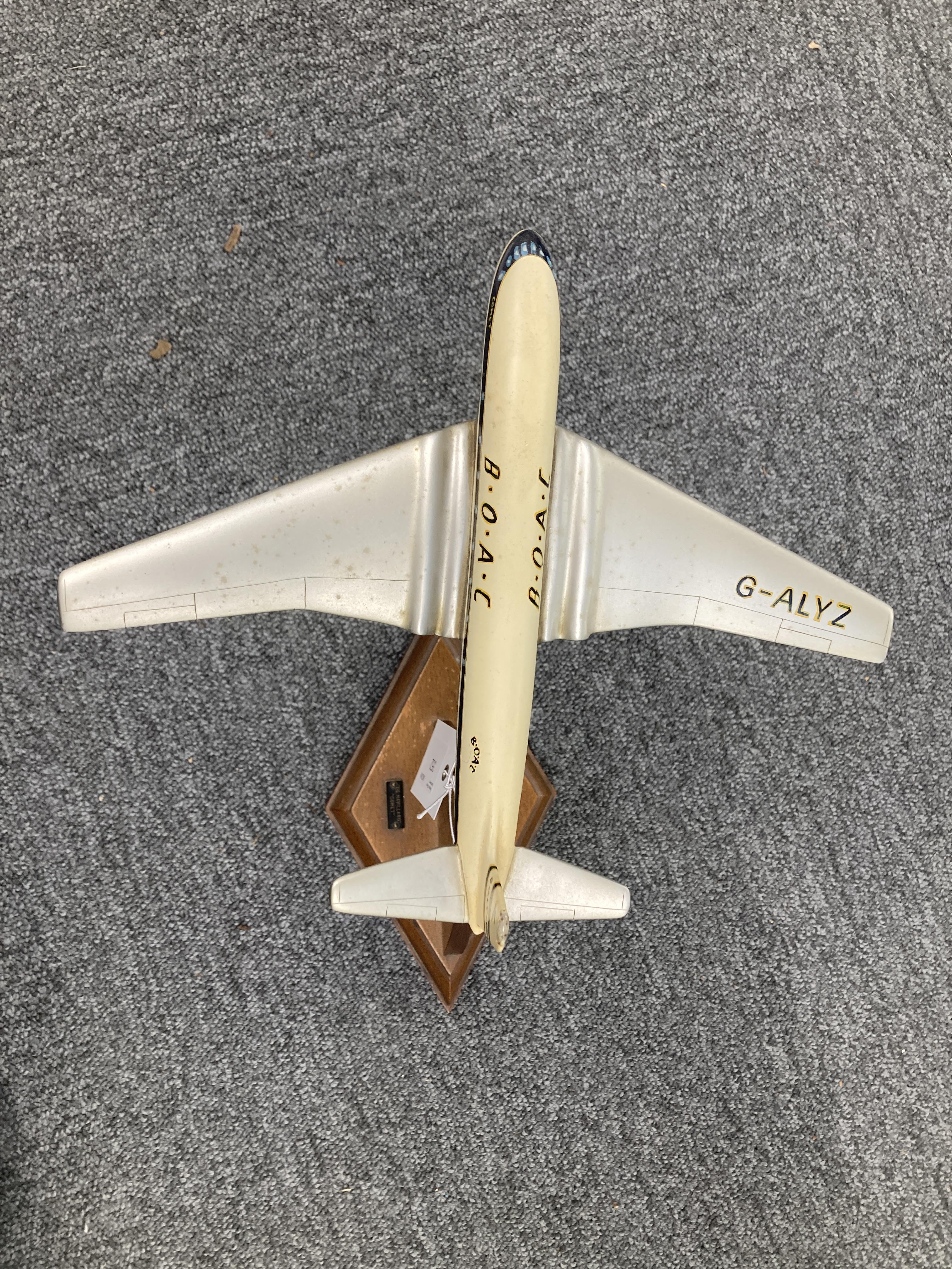 Lot 352 - Desktop Model. De Havilland Comet