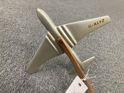 Lot 352 - Desktop Model. De Havilland Comet