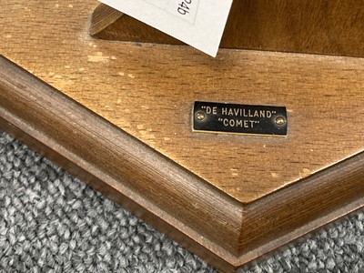 Lot 352 - Desktop Model. De Havilland Comet