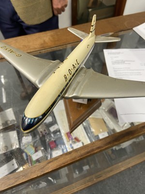 Lot 352 - Desktop Model. De Havilland Comet