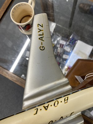 Lot 352 - Desktop Model. De Havilland Comet