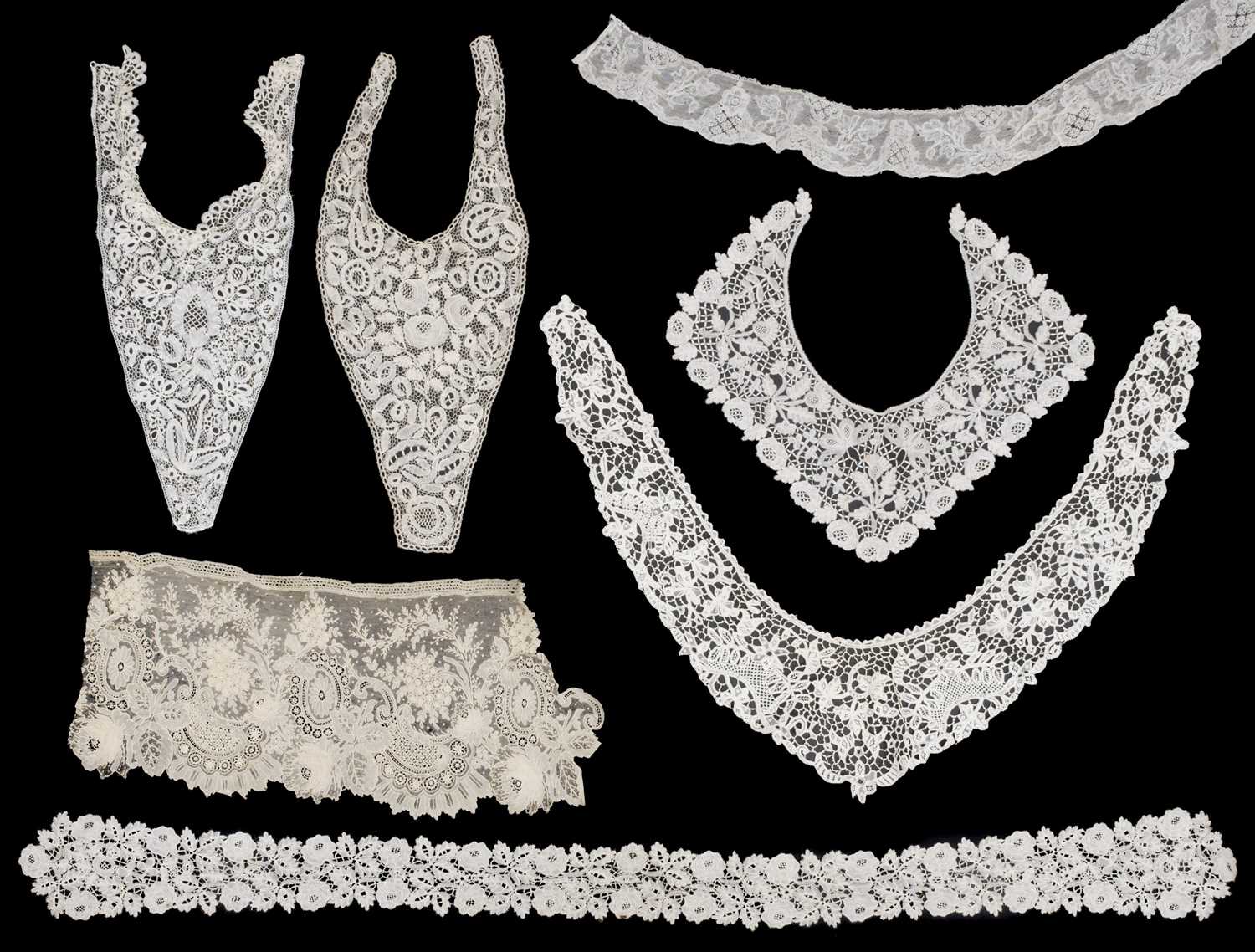 Lase Collection Lot 550 - Lace. A collection of handmade lace,