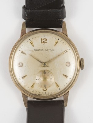 Lot 801 - London Transport. A 9ct gold gent's Smiths Astral wristwatch