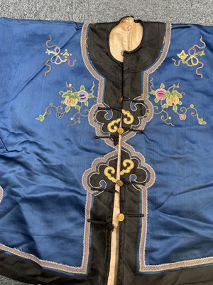 Lot 417 - Chinese. A ladies' embroidered silk jacket, late Qing Dynasty