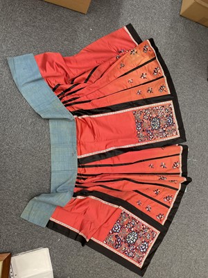 Lot 417 - Chinese. A ladies' embroidered silk jacket, late Qing Dynasty