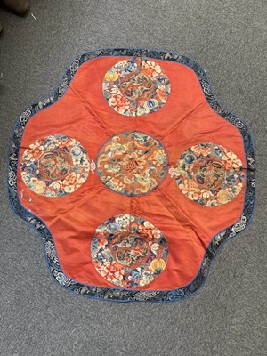 Lot 417 - Chinese. A ladies' embroidered silk jacket, late Qing Dynasty