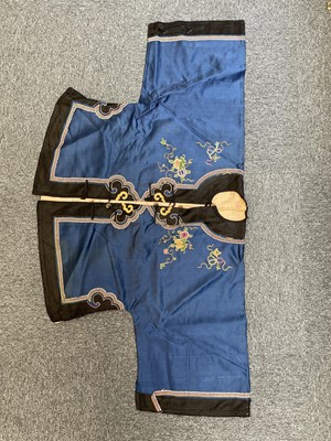 Lot 417 - Chinese. A ladies' embroidered silk jacket, late Qing Dynasty