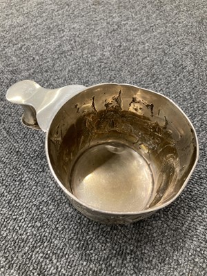 Lot 774 - Silver Cup. An Edwardian "Vapheio" silver cup