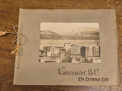 Lot 21 - View Books. New York, Canadian Rockies, Vancouver, Yosemite, Grand Canyon