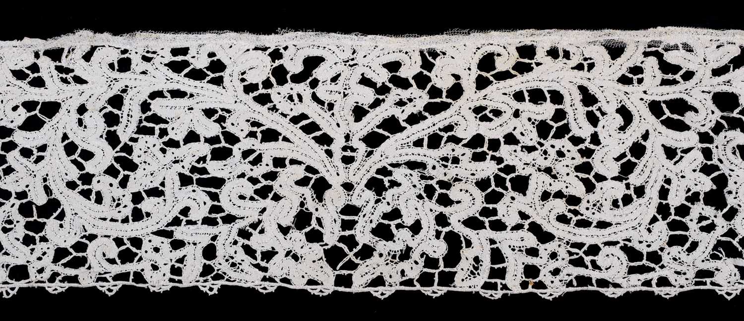 Lot 557 - Lace. A length of linen lace, possibly Milanese, 18th century, & other items