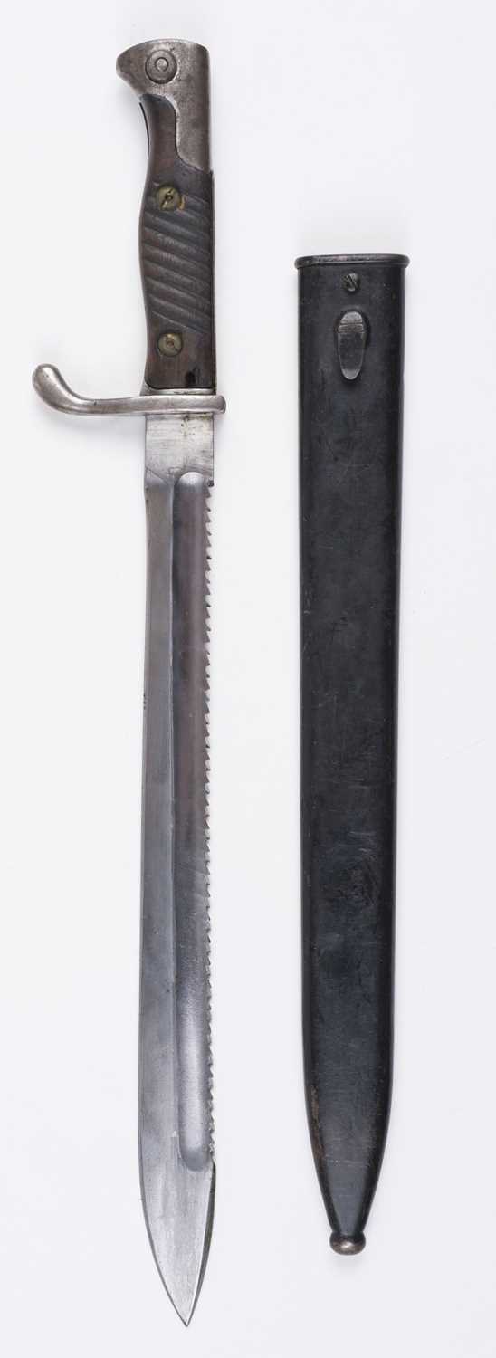 Lot 183 - German Bayonet. A Mauser 1898/07 saw back 'butcher' bayonet