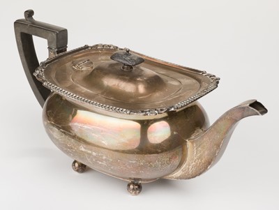 Lot 616 - Teapot. A George V silver teapot by William Hutton & Sons, Sheffield 1919