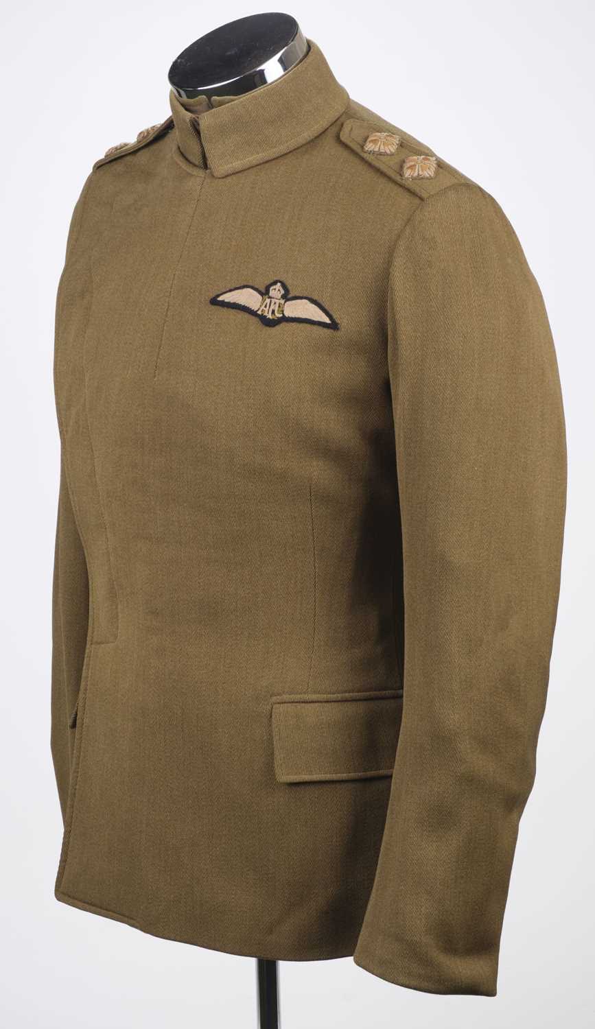 Lot 395 - Australian Flying Corps. A WWI RFC Officer's maternity tunic worn by a Lieutenant