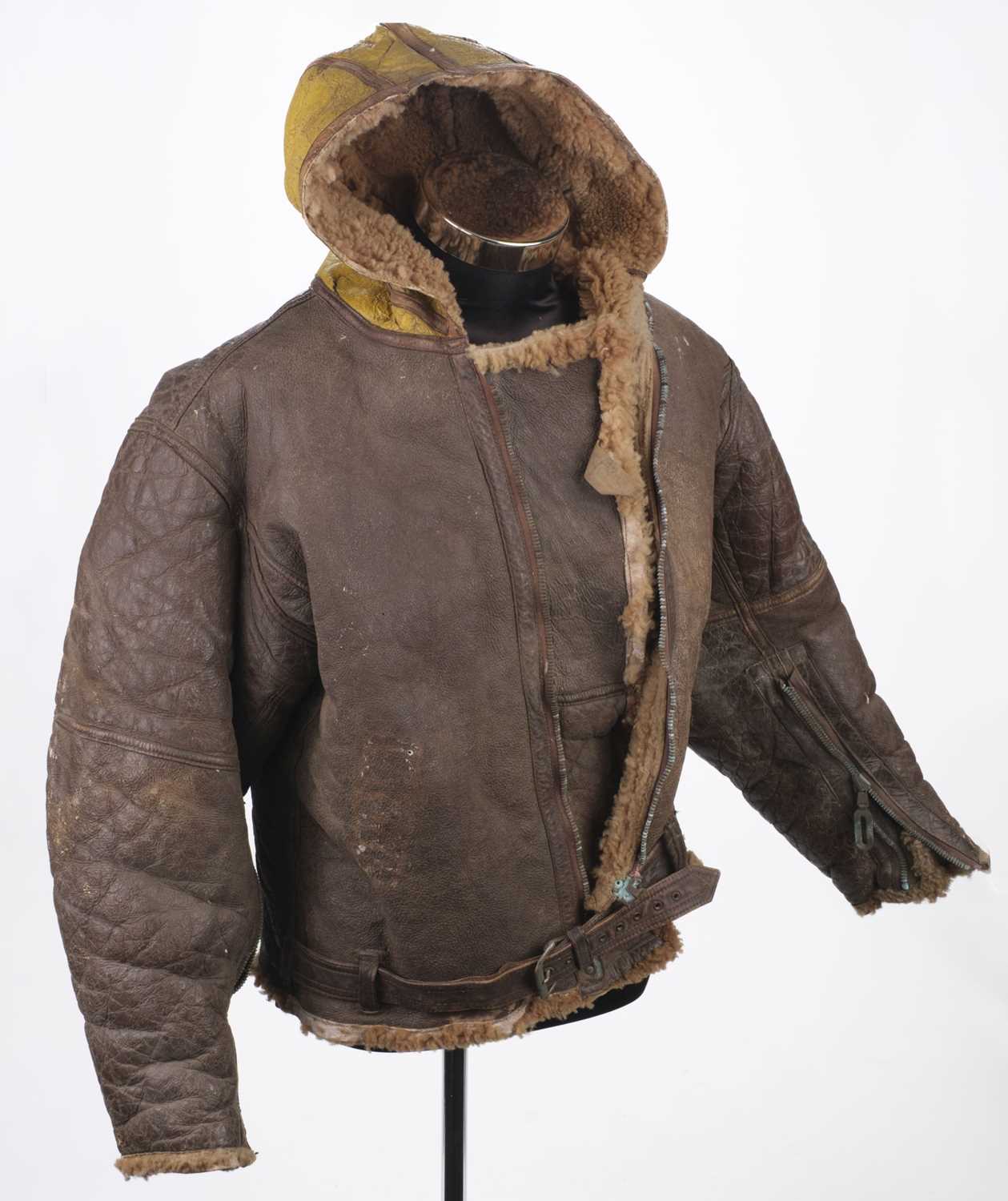 Lot 423 - Flying Jacket. A WWII Irvin brown leather flying jacket