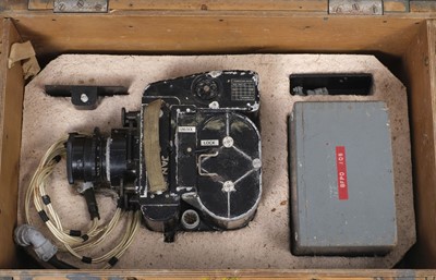 Lot 392 - Aerial Reconnaissance. An RAF F.95 air reconnaissance camera set by W. Vinten Ltd circa 1960s