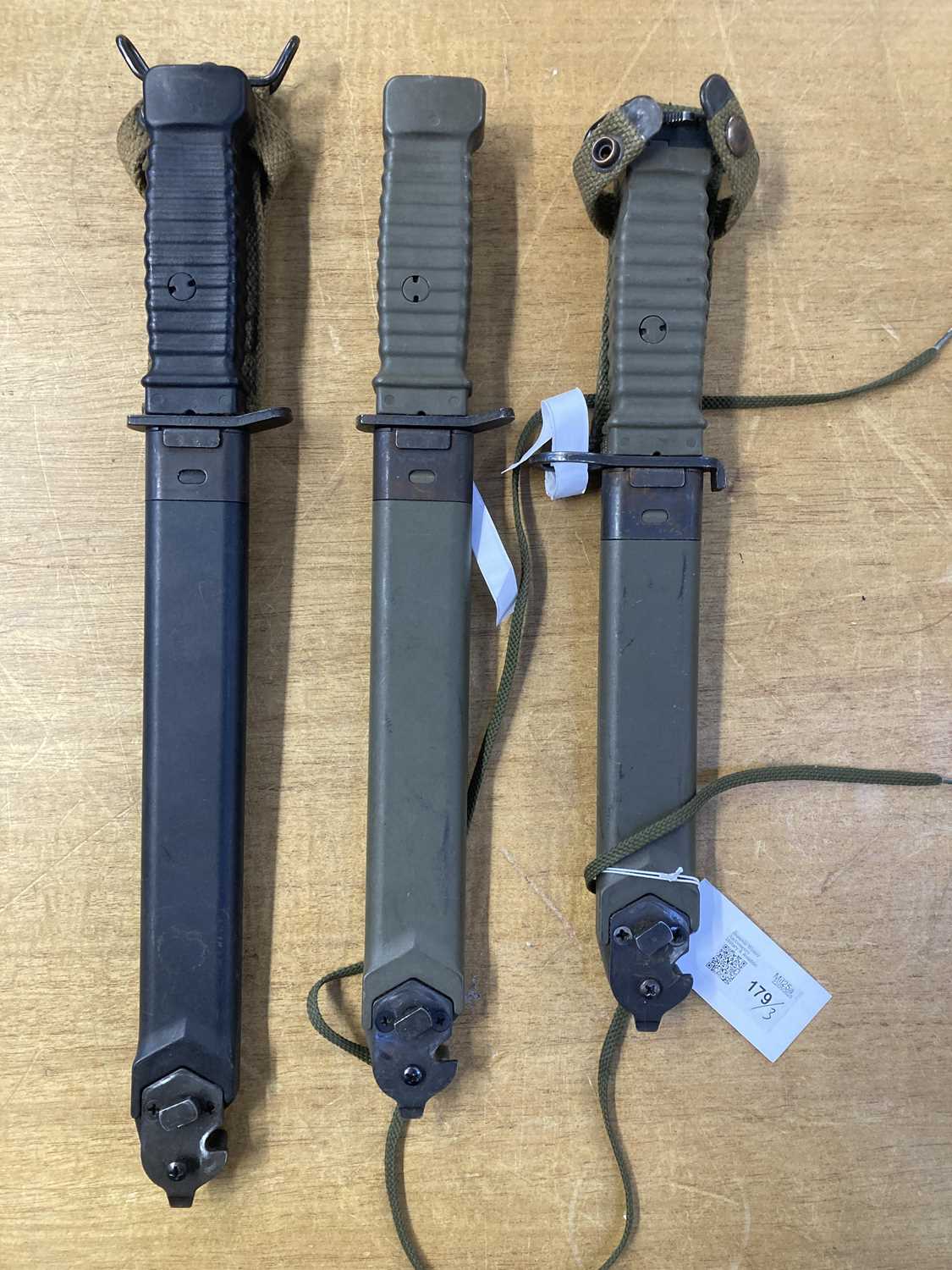 Lot 179 - Fighting Knife. American fighting knives, comprising KCB 77 M1
