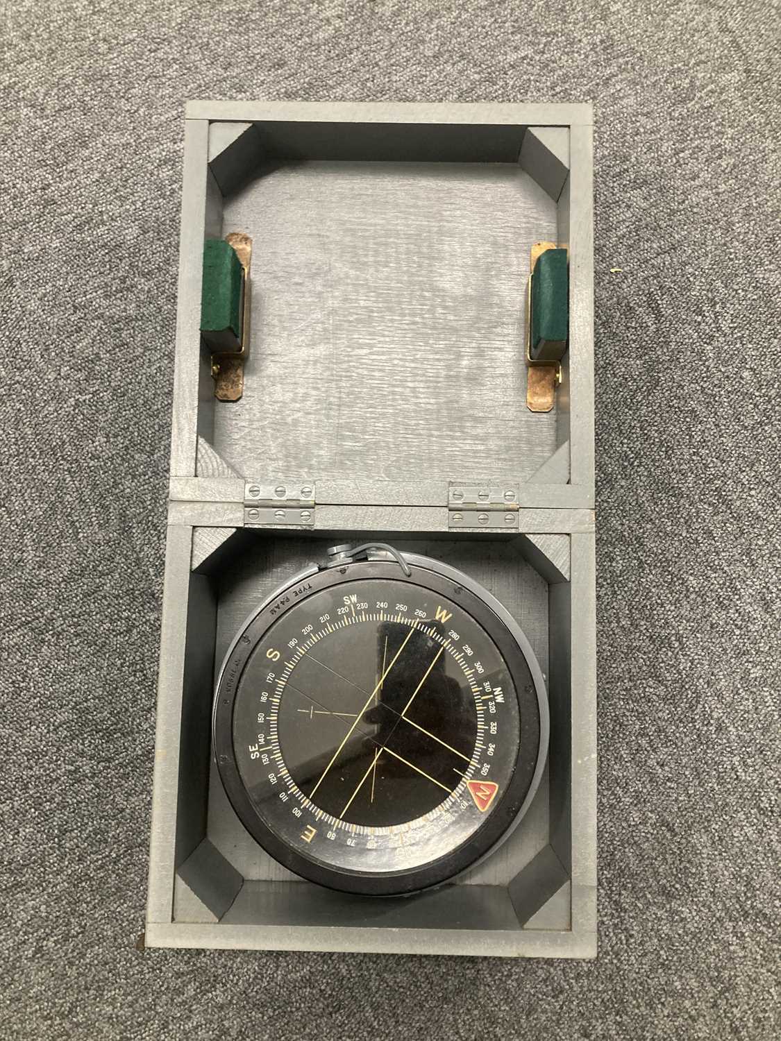 Lot 451 - RAF Compass. A WWII RAF P.4 AM compass, stores ref 6B/1672