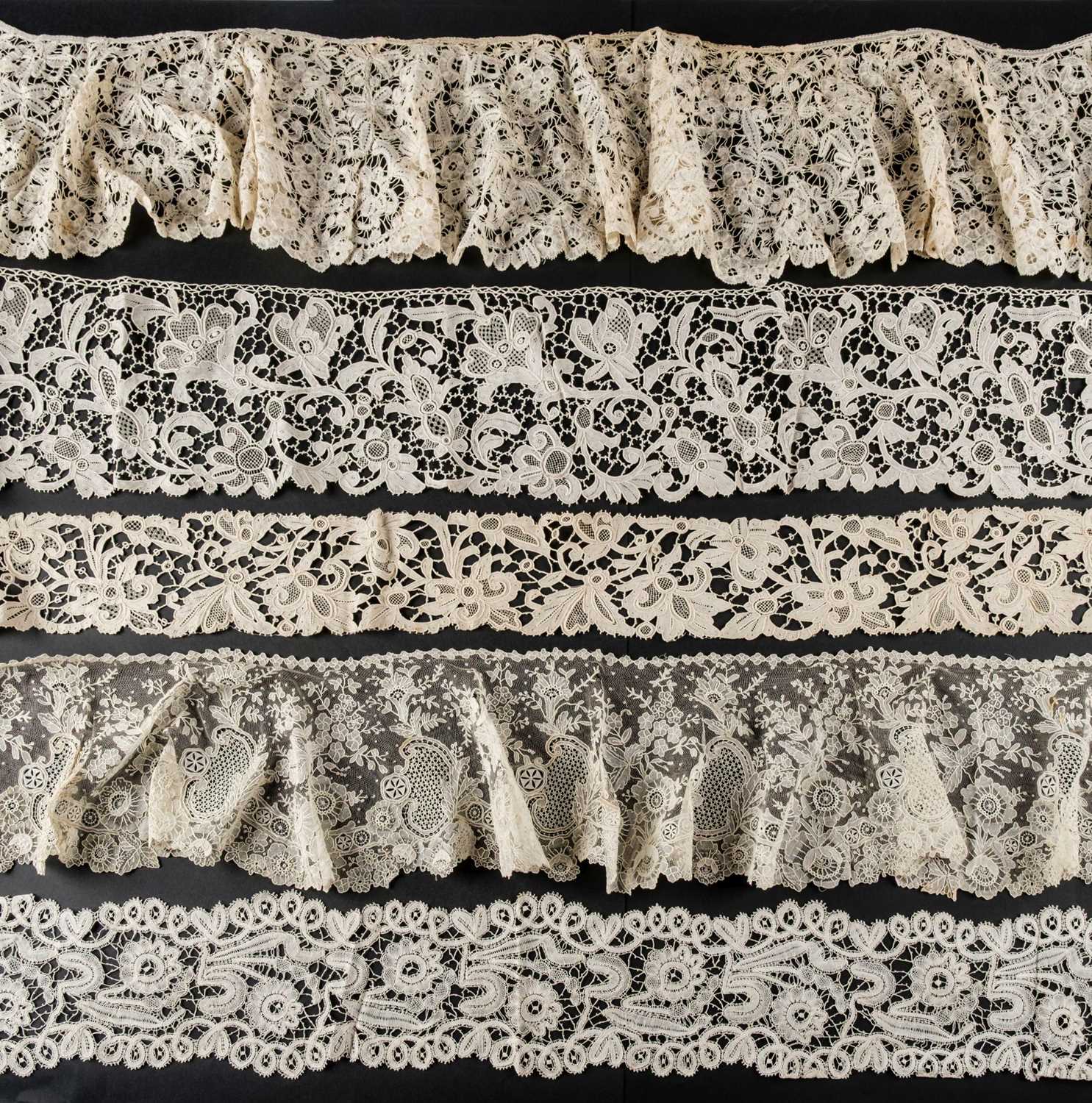 Lot 455 - Lace. A collection of lace, 19th-early 20th century