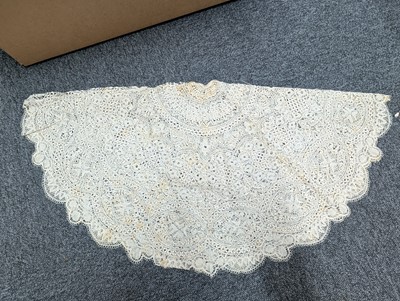 Lot 455 - Lace. A collection of lace, 19th-early 20th century