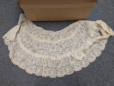 Lot 455 - Lace. A collection of lace, 19th-early 20th century