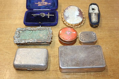 Lot 610 - Boxes. A George III silver vinaigrette by Matthew Linwood, Birmingham 1803