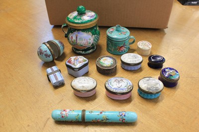 Lot 561 - Enamel boxes. Various 18th century Bilston enamel boxes