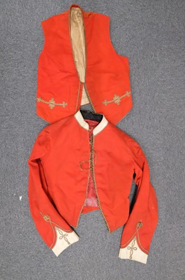 Lot 431 - Clothing. Footman's court dress suit worn by George Birry to wait on King Edward VII