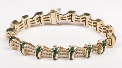 Lot 626 - Bracelet. A late 20th century yellow metal Dimond and emerald link bracelet