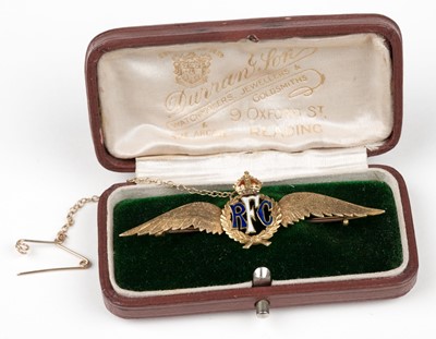 Lot 102 - Royal Flying Corps. A WWI 15ct gold RFC sweetheart brooch