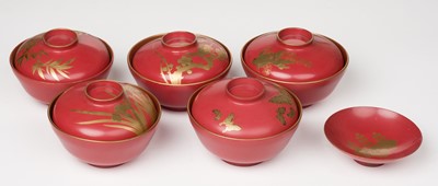 Lot 517 - Rice Bowls. A group of 5 Japanese urushi lacquer rice bowls, mid 20th century