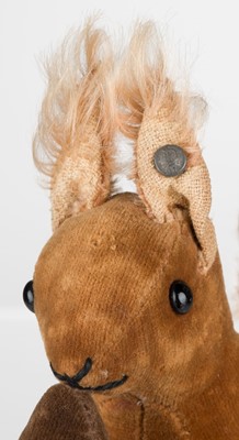 Lot 135 - Steiff. Squirrel, holding a nut, circa 1905-1920