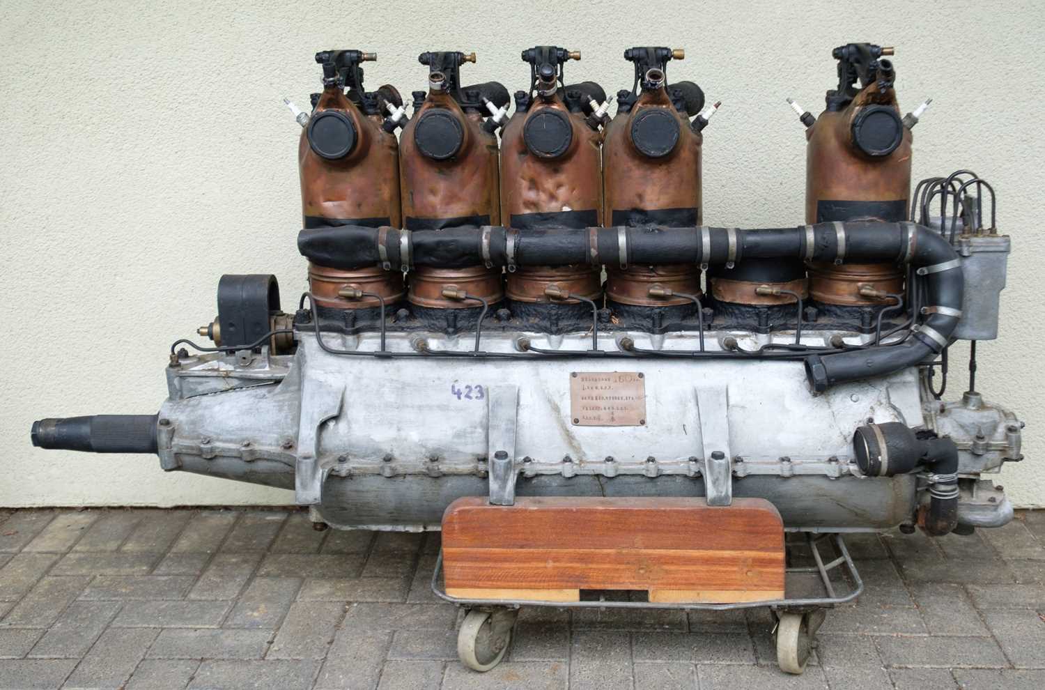 Lot 46 - Aero engine. A WWI Beardmore 160 HP six-cylinder aircraft engine, circa 1916
