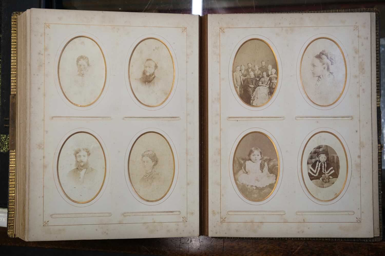 Lot 25 - Cartes de Visite. A group of over 200 cartes de visite and some cabinet cards, c. 1860s