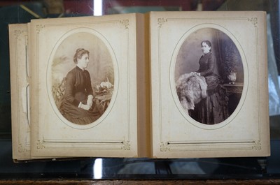 Lot 25 - Cartes de Visite. A group of over 200 cartes de visite and some cabinet cards, c. 1860s