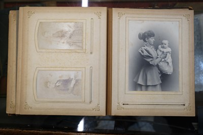 Lot 25 - Cartes de Visite. A group of over 200 cartes de visite and some cabinet cards, c. 1860s