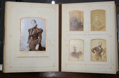 Lot 25 - Cartes de Visite. A group of over 200 cartes de visite and some cabinet cards, c. 1860s