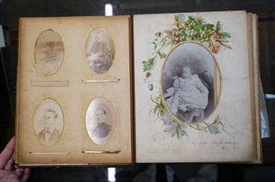Lot 25 - Cartes de Visite. A group of over 200 cartes de visite and some cabinet cards, c. 1860s