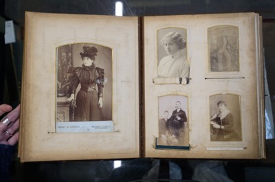 Lot 25 - Cartes de Visite. A group of over 200 cartes de visite and some cabinet cards, c. 1860s